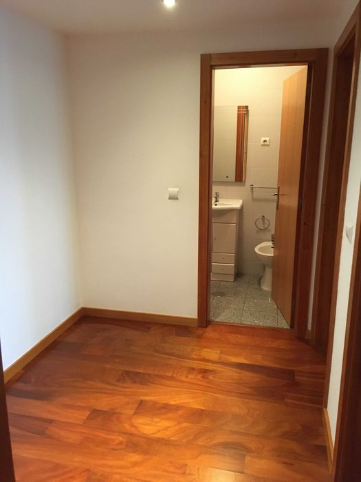 Apartamento T3 usado com garagem, Glicínias, Aveiro