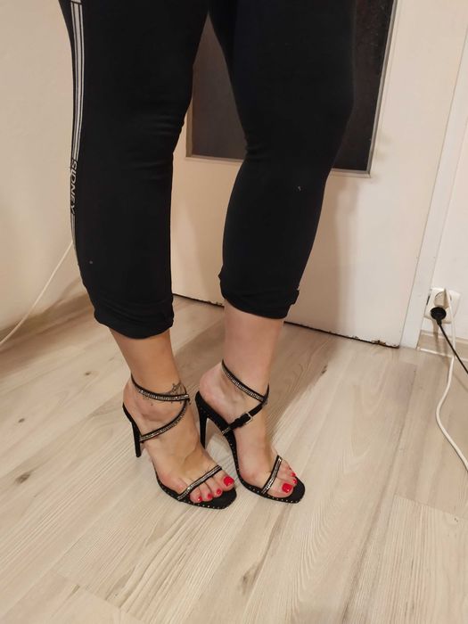 Czarne sandałki damskie