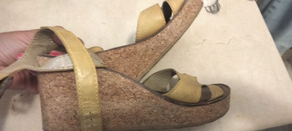 Sandálias mostarda 37 ilha bela