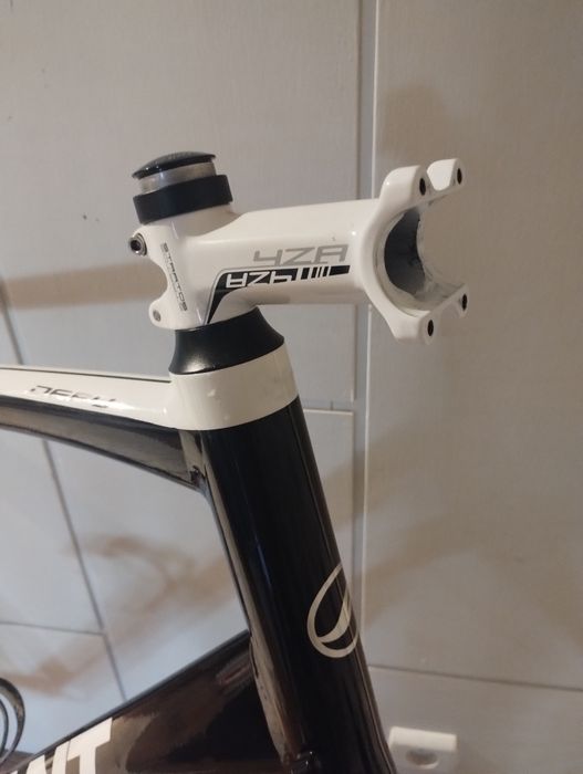 Rama szosa 700c alu z widelcem karbon.