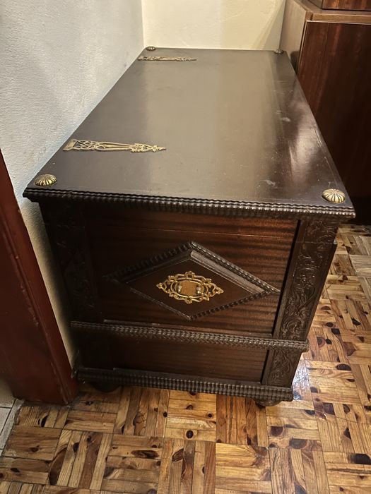 Baú antigo em bom estado