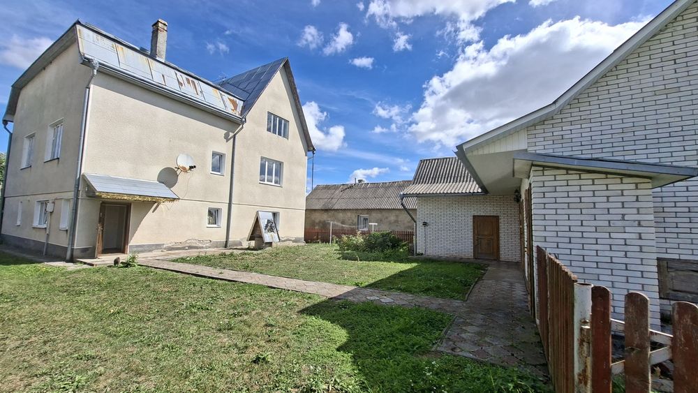 Продаж житлового будинку . Площа  220м².Земельна ділянка 11 сот.Програми. Є-відновлення.  Комунікації.Меблі .Техніка .