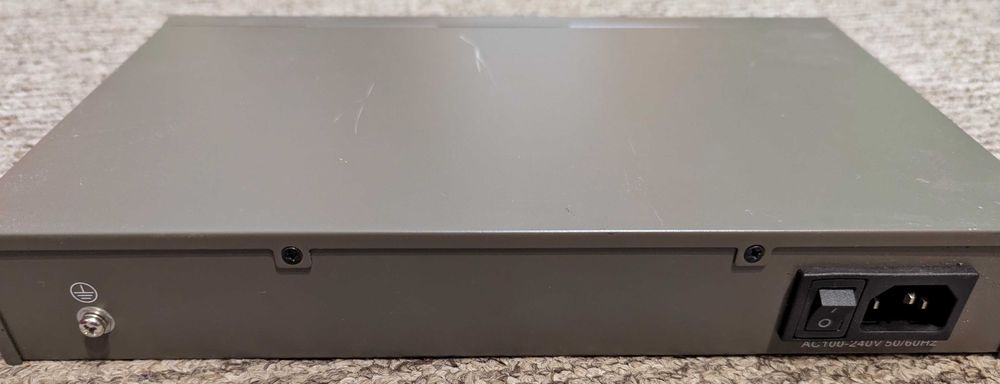 Tenda TEF1024D 24-Port 10/100 Switch (Комутатор)