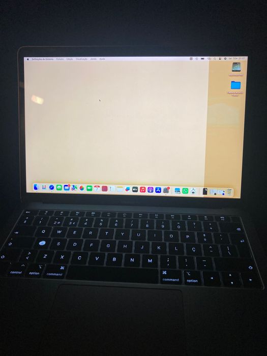 MacBook Air 2019 (A1932) - Funciona, ecrã com cores alteradas