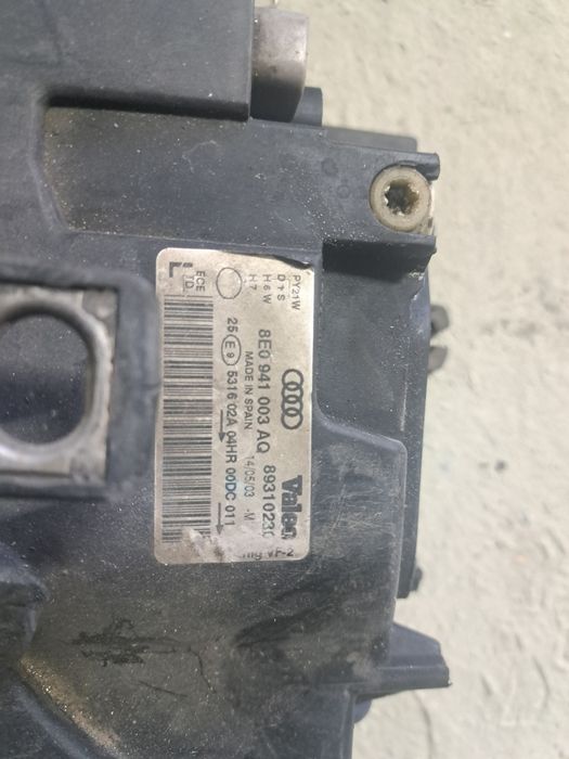 Фара Audi A4 B6 ліва 8e0941003aq xenon