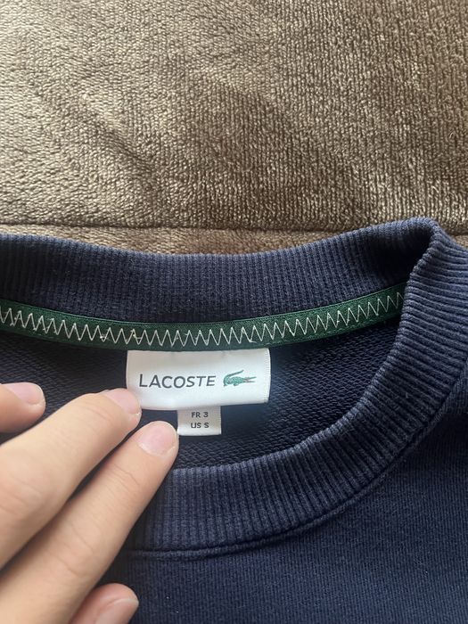 Camisola azul com logotipo da lacoste