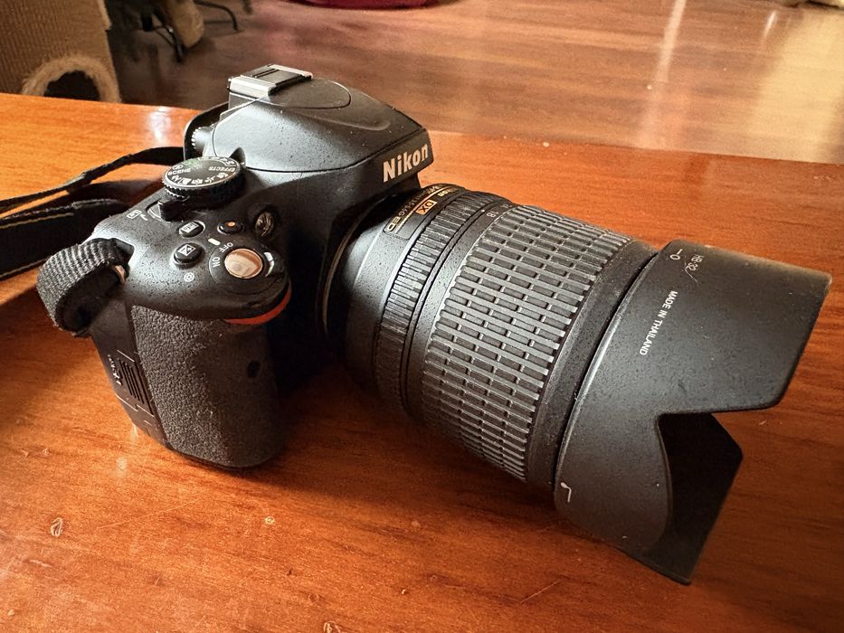 Nikon d5100 body + nikkor 18-105