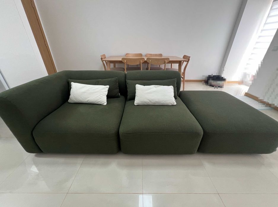 Sofá modular de canto em 2 peças com puff Fogler