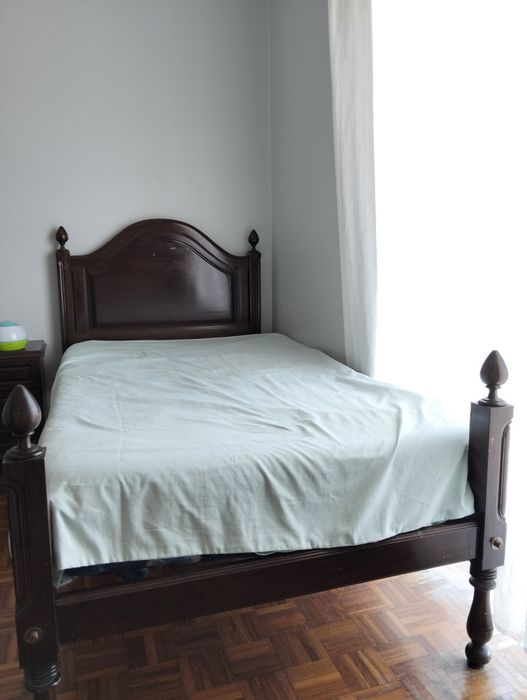 Cama de Solteiro em madeira