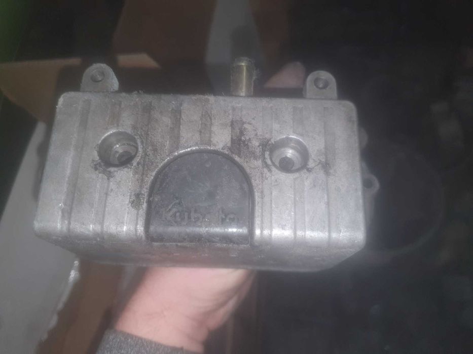 Pokrywa zaworow aixam  kubota