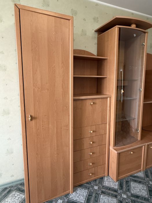 стенка шкаф в хорошому стані
