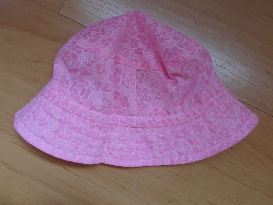 Przewiewny kapelusik BDB na 2-3 latka