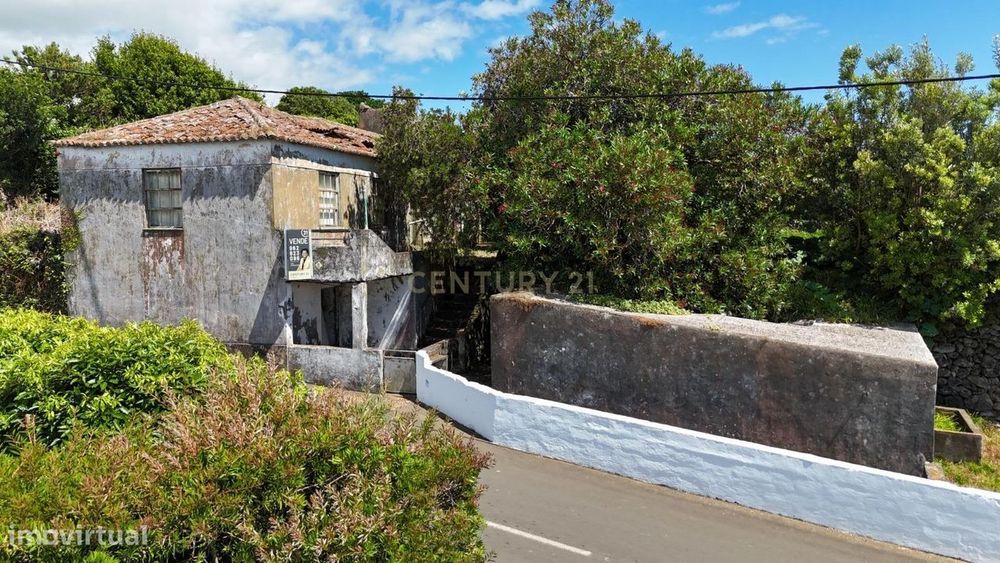 Casa para Recuperar nas Cinco Ribeiras - Ilha Terceira