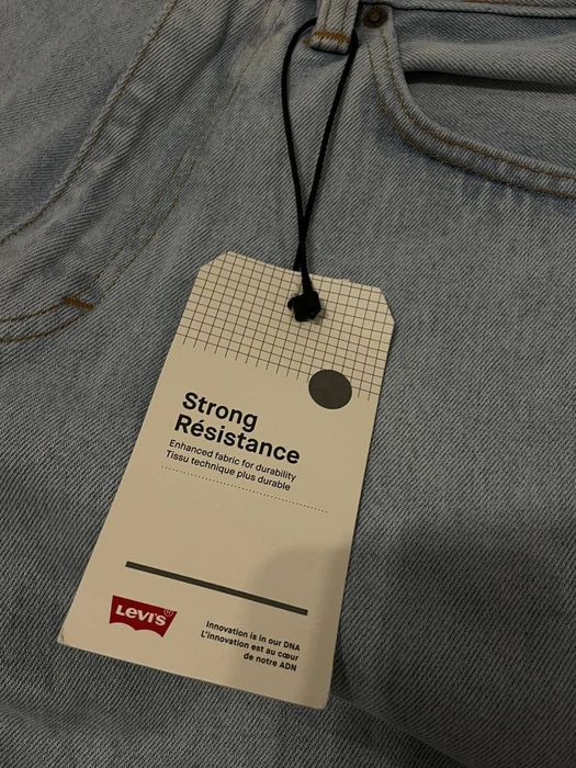 Levi's baggy jeans