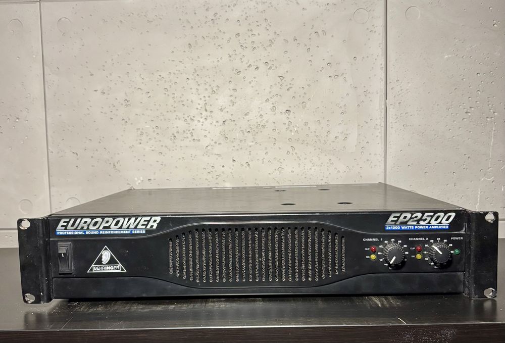 Cyfrowy mikser Behringer DDM4000 + końcówka mocy Behringer Europower EP2500