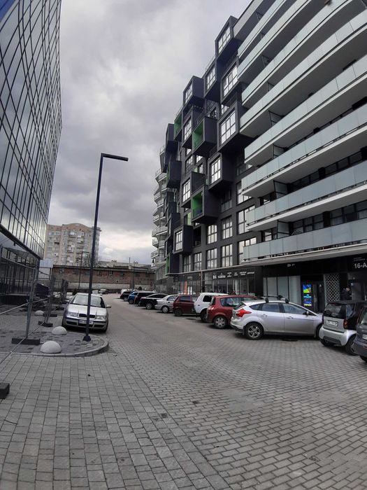 Продаж фасадного приміщення в БЦ по вул. Хімічній , 1328 м2