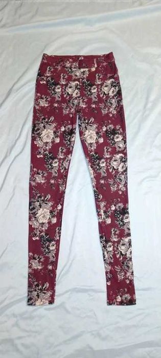 Bordowe jegginsy w kwiaty Select 34