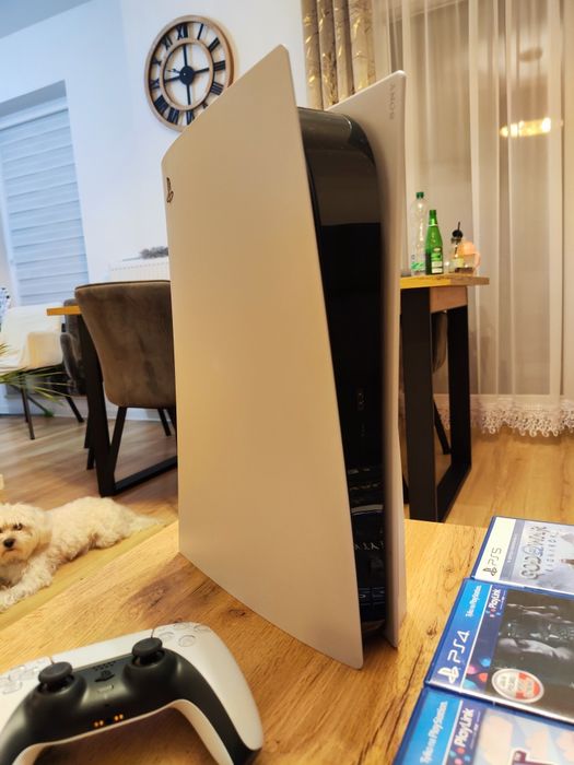 PlayStation 5 z napędem 825 GB zestaw