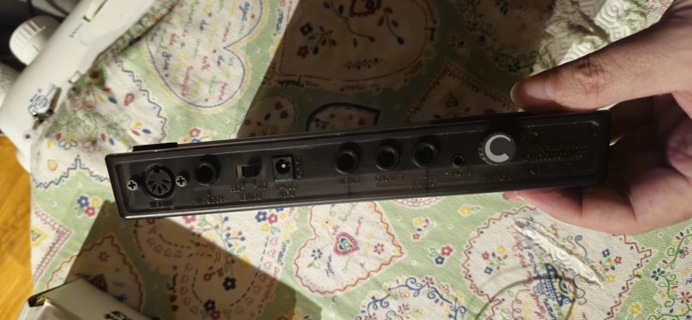 ZOOM RhythmTrak RT-223 – Caixa de Ritmos / Drum Machine
