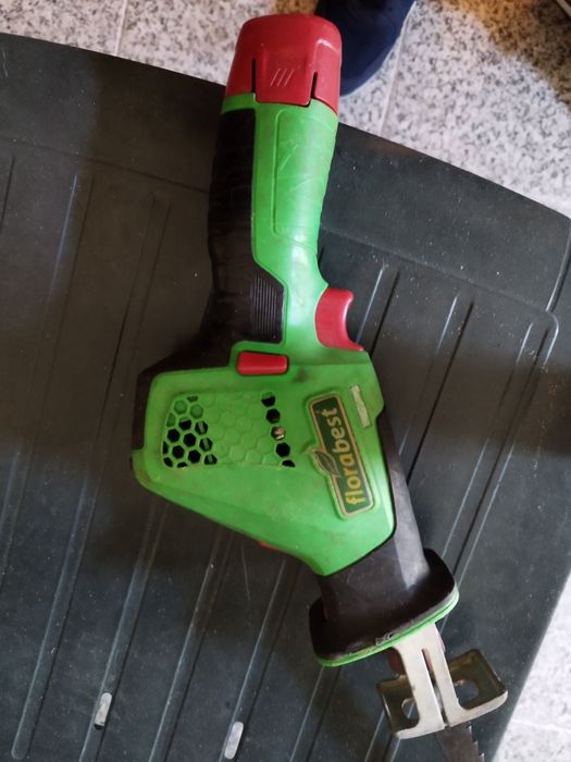 Vendo serra elétrica 13 euros