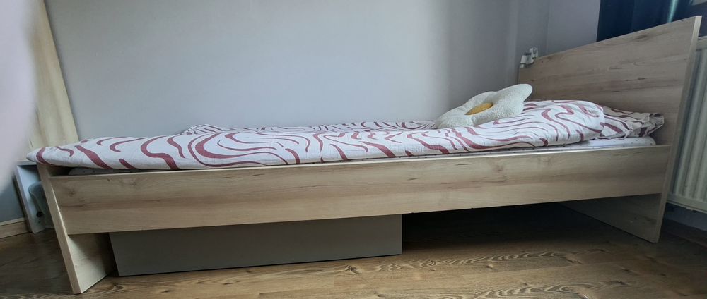 Zestaw mebli młodzieżowych – łóżko, szafa, biurko, regały