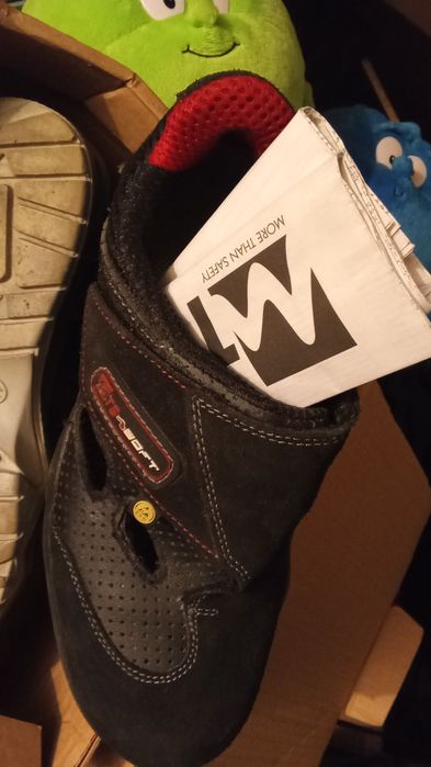 Sapato com biqueira aço