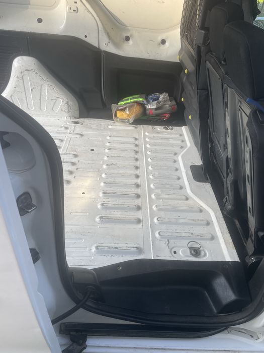 PEUGEOT partner 2012