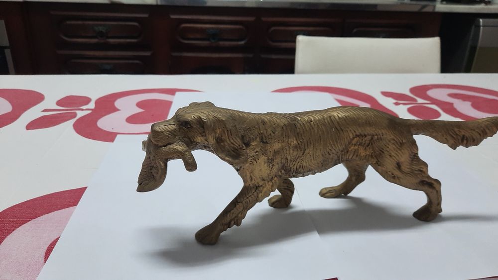 Cão de caça escultura em latão em muito bom estado