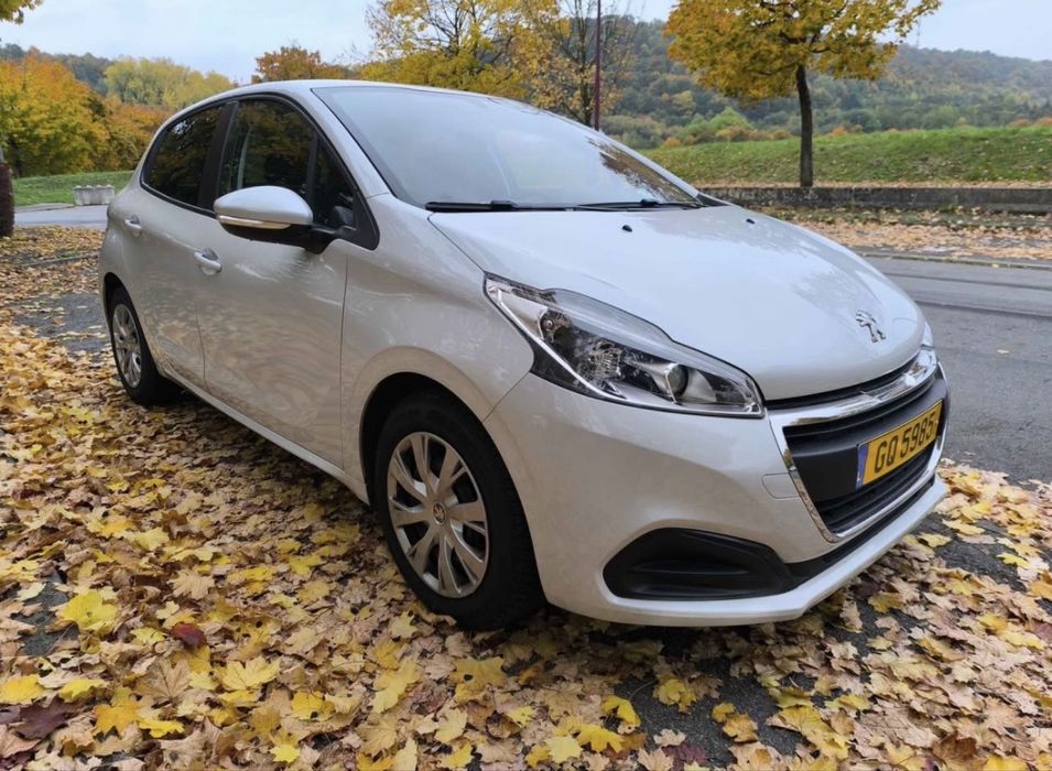 Peugeot 208 1.2 PureTech (82 cv) Ano 2019 com 127.000 km.