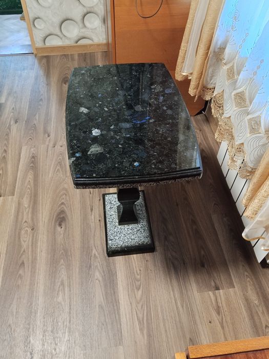 Столик мраморный