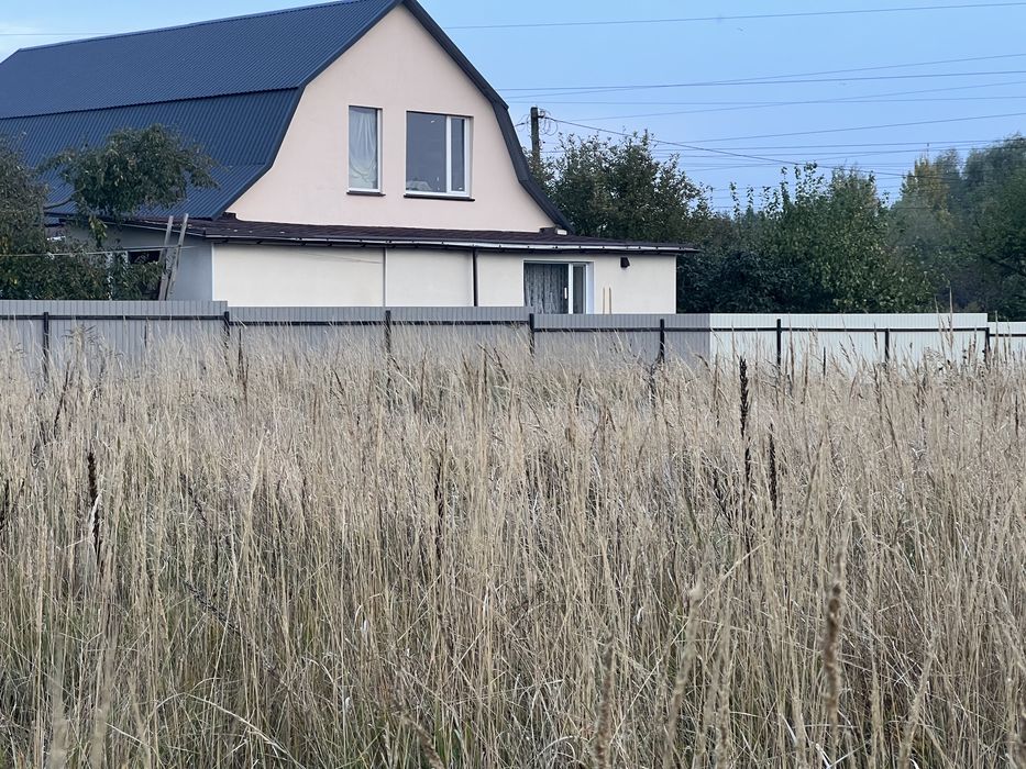 По земел уч 23сот в самом селе Погребы возле самого города Киева