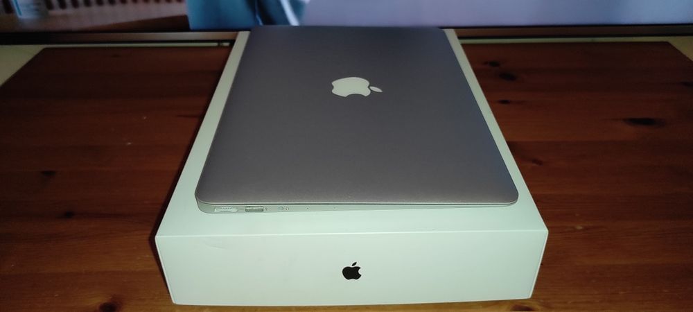 Apple MacBook Air i5 13" / 8GB / 128GB / JAK NOWY / 52 cykle ładowania