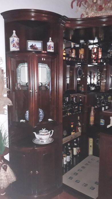 Móvel de sala em mogno