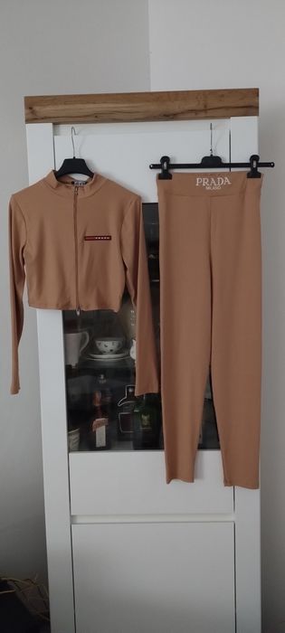 Komplet w kolorze karmelu