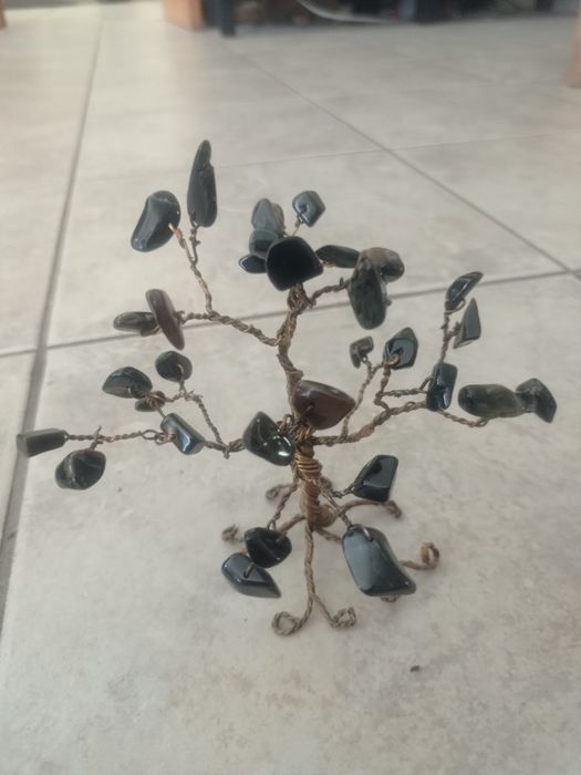Árvore da vida em pedras naturais de cristal