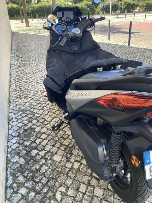 Yamaha XMAX 300 de 2021 - maxi scooter
