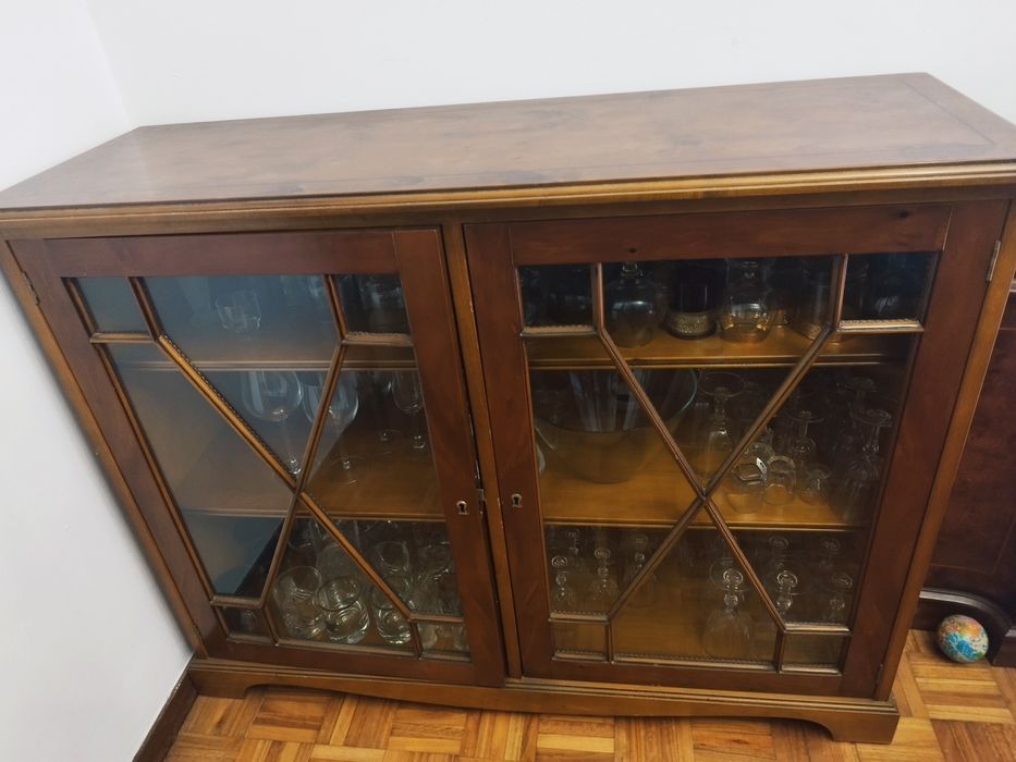 Cristaleira/armário