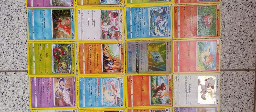 Várias cartas Pokémon