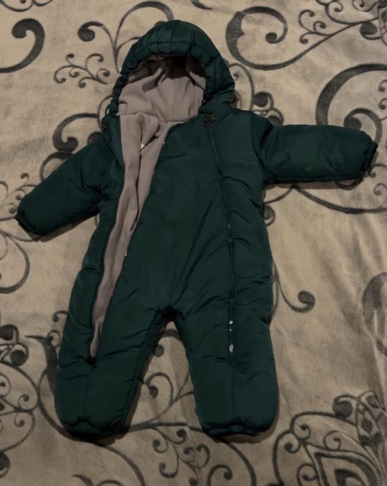 Продам зимний комбенезон 80 размер