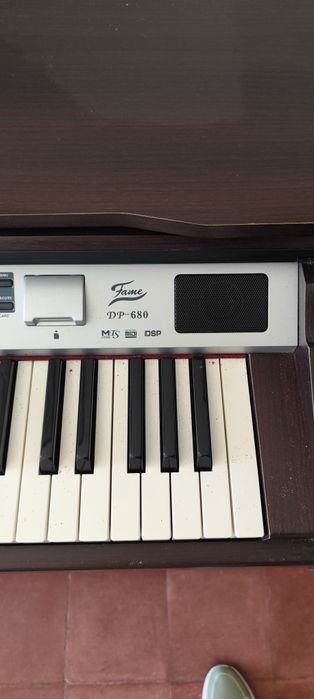 Piano Fame DP 680