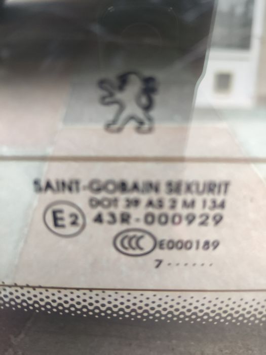 Скло на двері багажника peugeot 207 sw