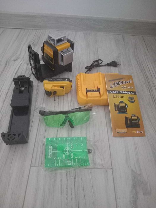 Poziomica laserowa 12 linii, 3D. 360° zielony laser samopoziomujący