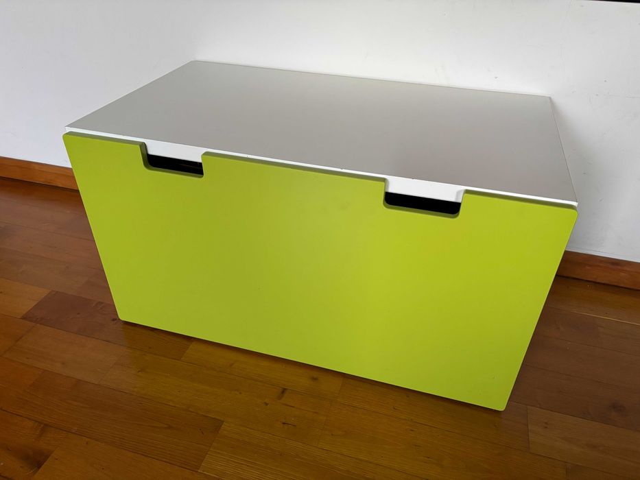 Arca verde e branca do IKEA em bom estado