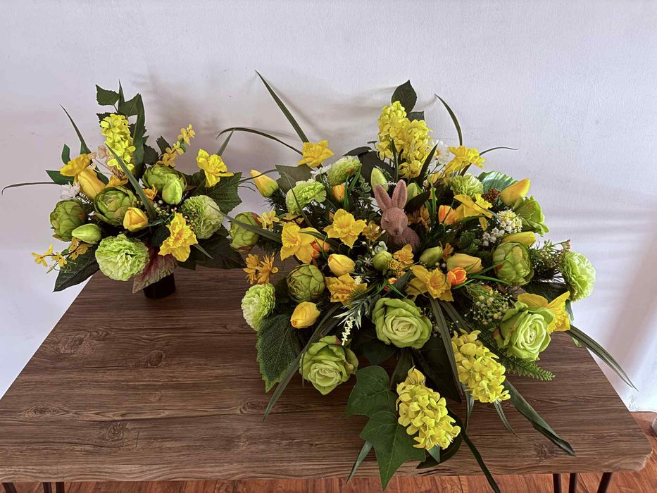 Kompozycja stroik komplet wiazanka kwiaty na cmentarz wielkanoc zajac