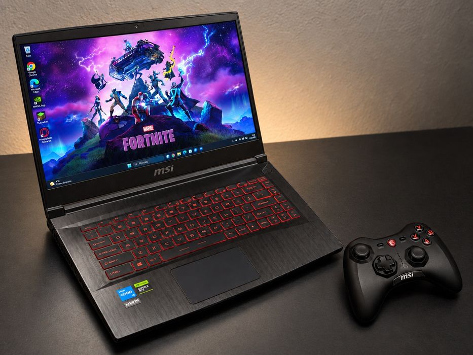 Laptop Gamingowy MSI RTX 4050 + Orginalny kontroler