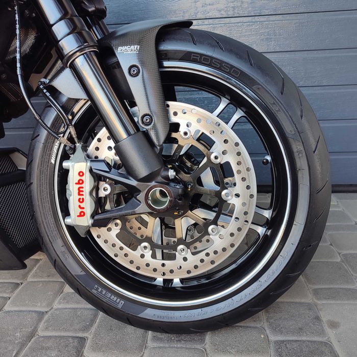 Продам мотоцикл Ducati Diavel 1200 AMG (2942)