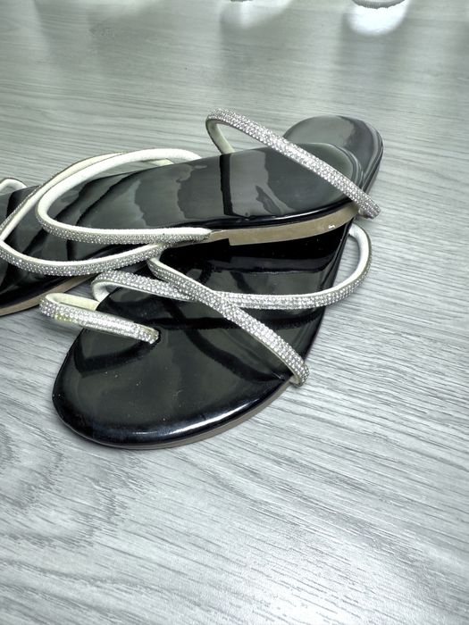 Chinelos rasos c/brilhos