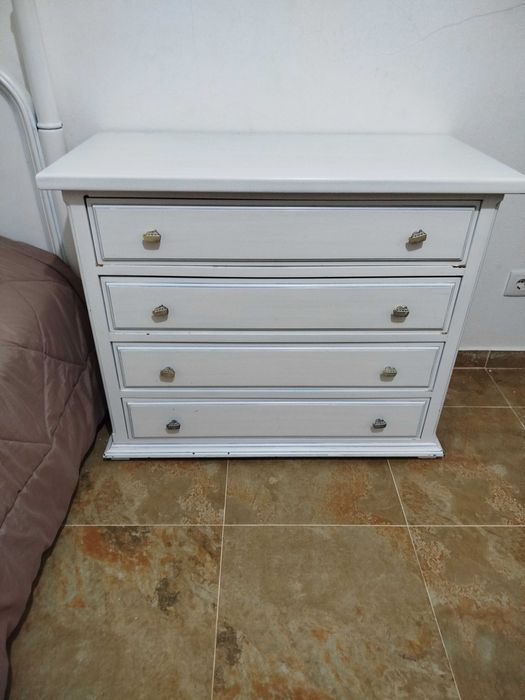 Cômoda tradicional maciça - Impecável