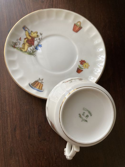 Várias peças de porcelana fina