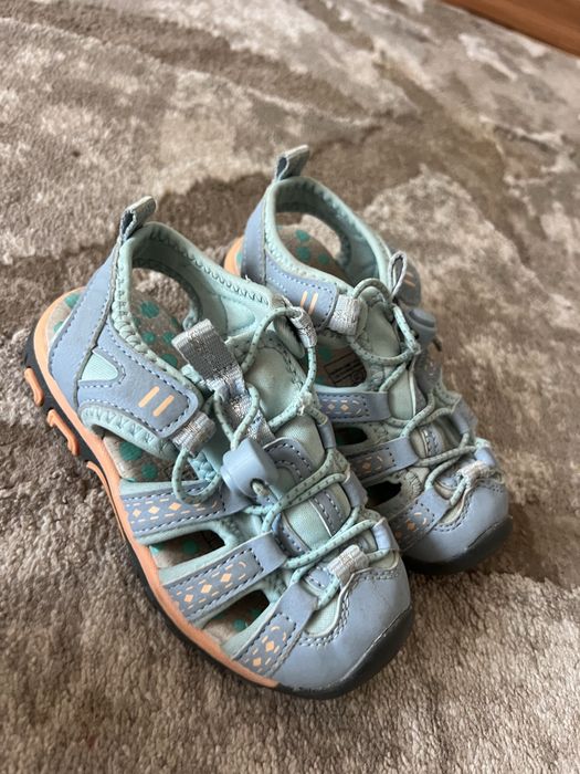 Продам взуття для дівчинки 26р 16см